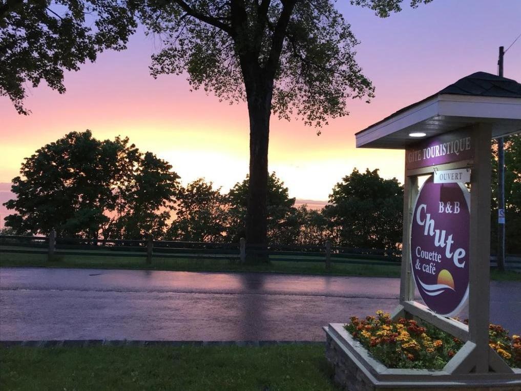 Gite Chute Couette Cafe Notre-Dame-du-Portage Exterior foto