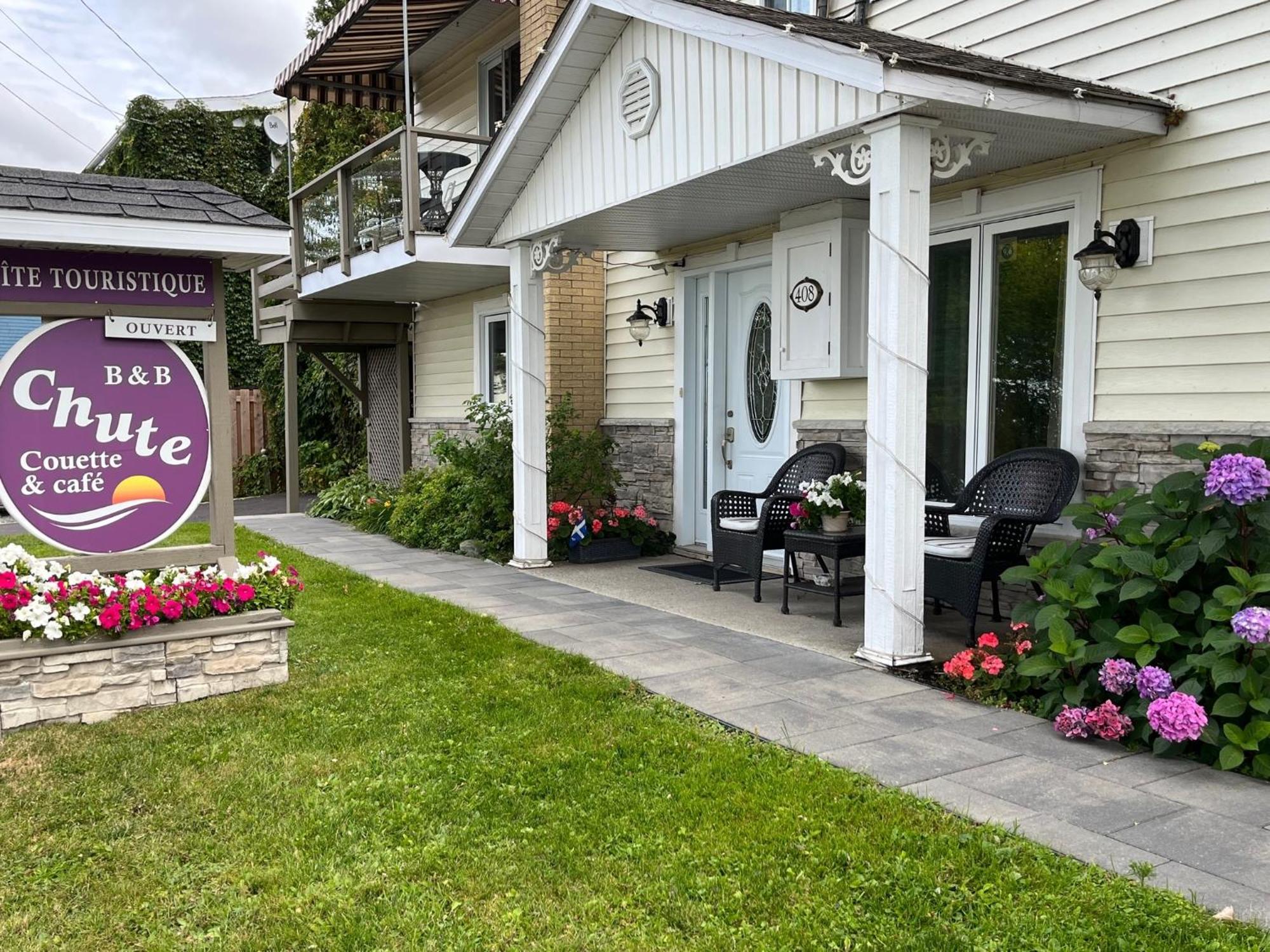 Gite Chute Couette Cafe Notre-Dame-du-Portage Exterior foto